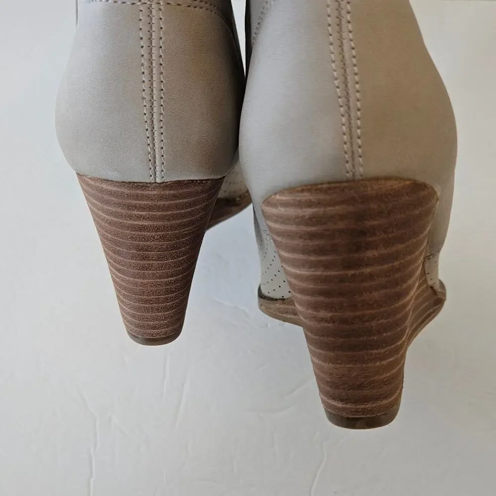DV by Dolce Vita Gerdy Bootie Beige Ankle Wedge Heel Women's 6 Boho Chic Casual‎